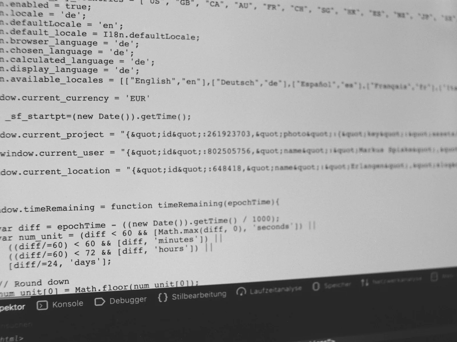 Quellcode mit Funktionen und strukturierten Definitionen auf einem hellen Bildschirm.