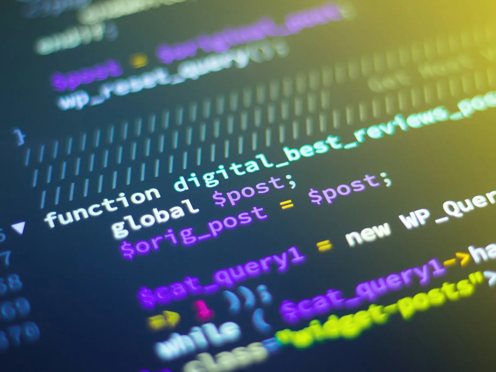 Quellcode mit einer Datenabfrage und einer Funktion zur Verarbeitung ihrer Ergebnisse.