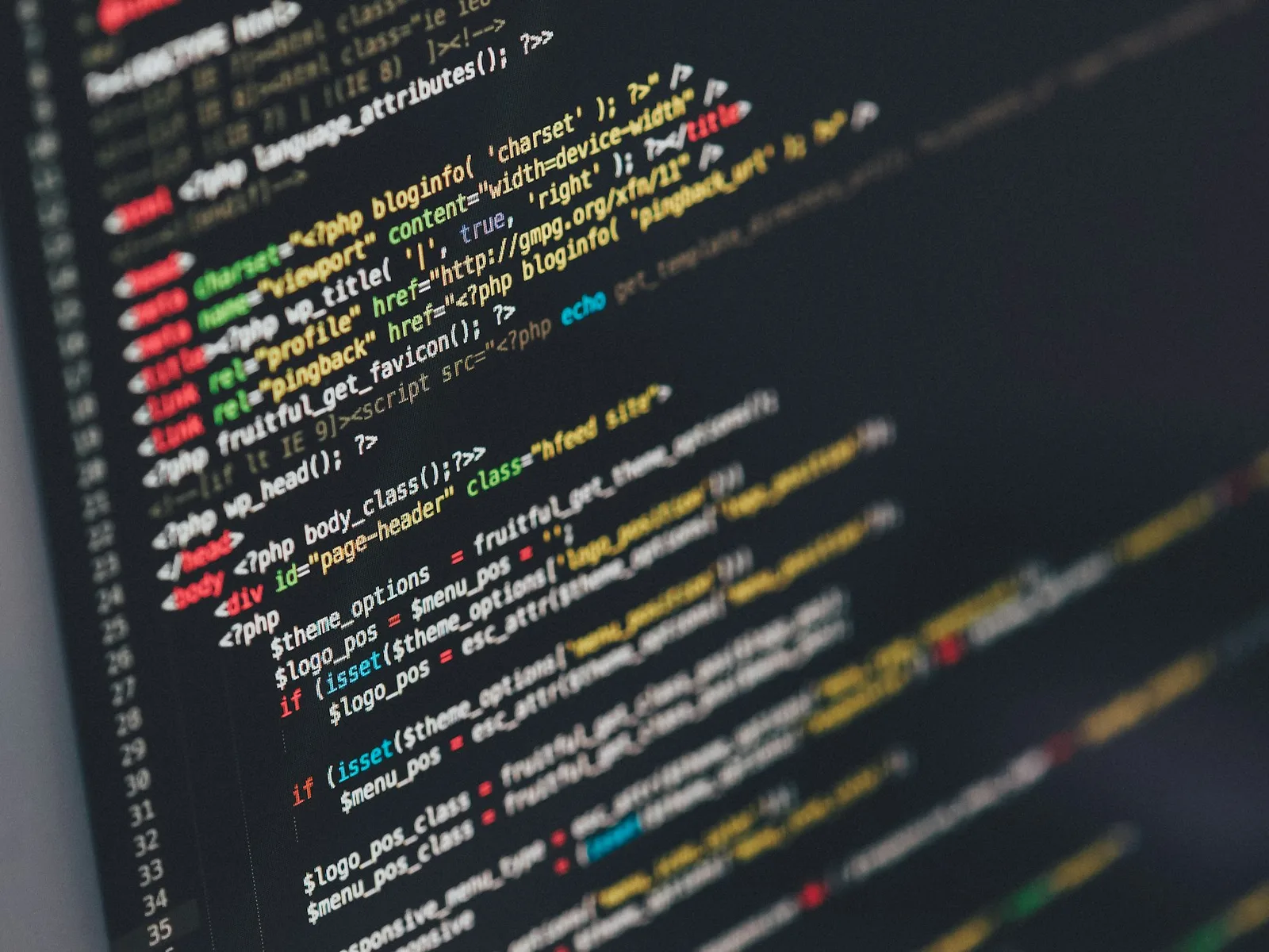 Java-Quellcode mit Methoden und Parametern auf einem dunklen Bildschirm.