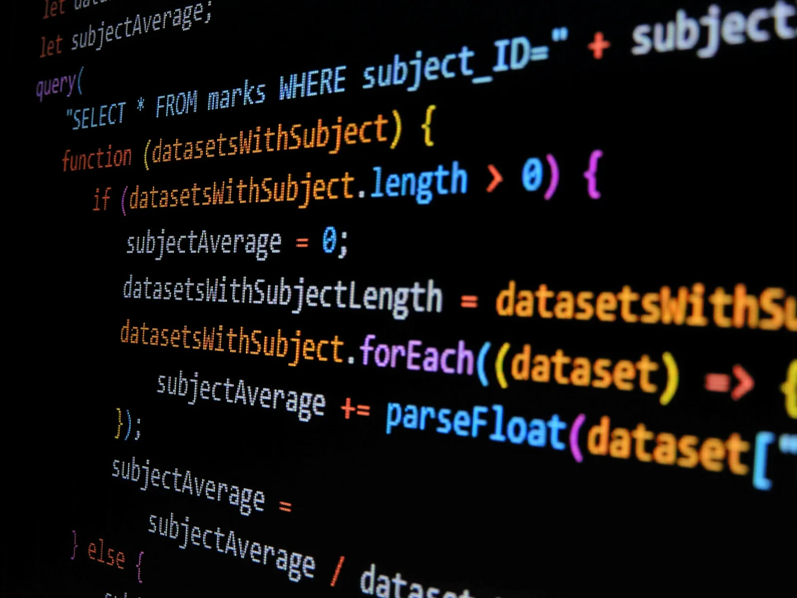 SQL-Abfrage und Funktionen zur Auswertung eines strukturierten Datenbestands.