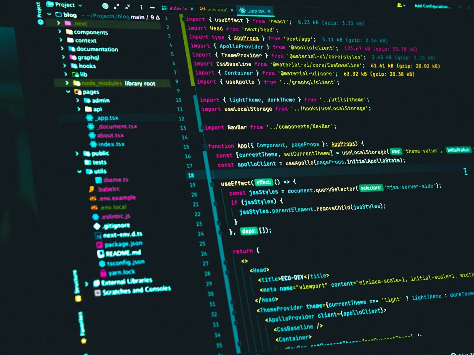 React-Quellcode mit Komponenten und Projektdateien in einem Codeeditor.